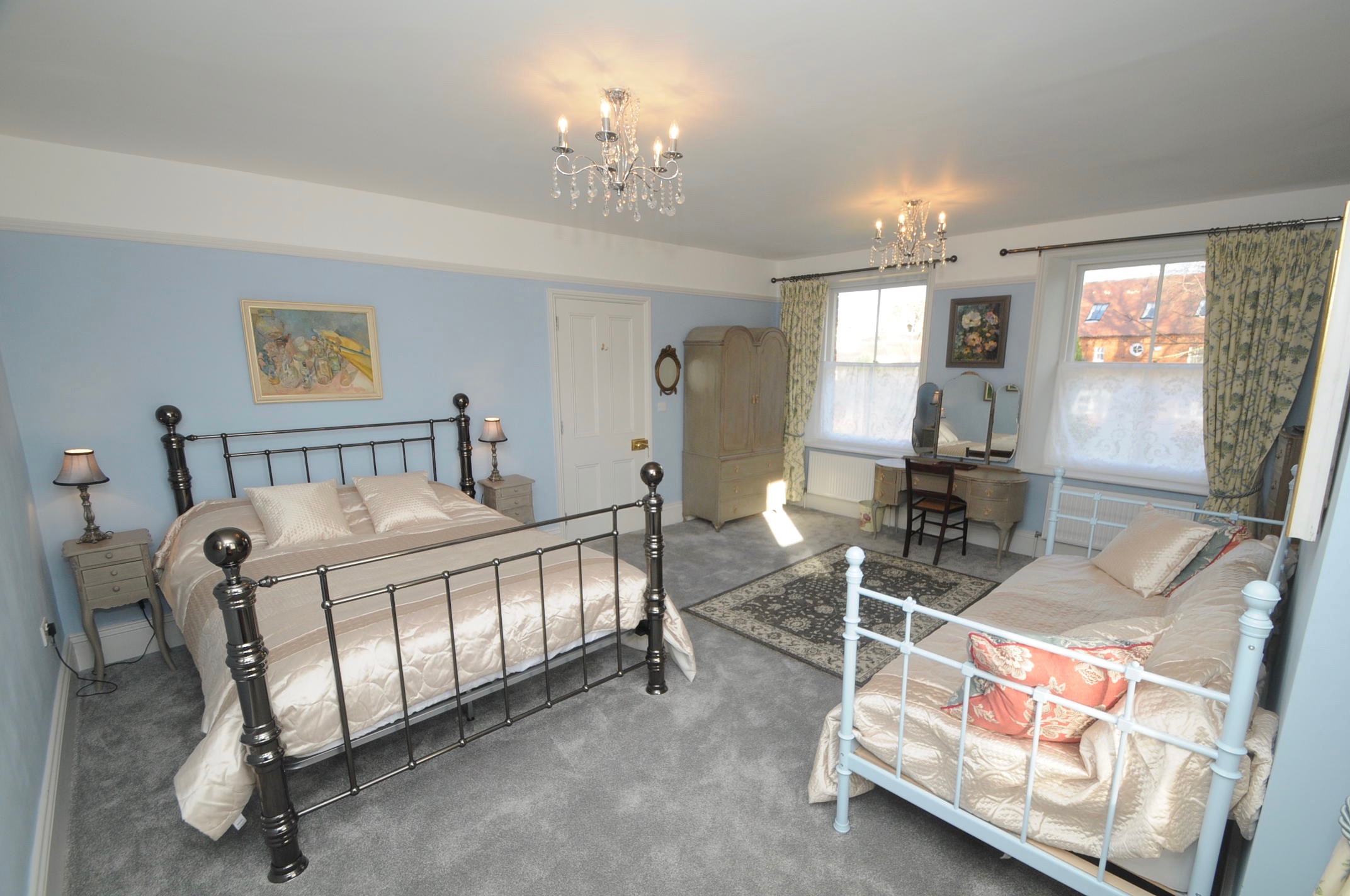 Quay House First floor family bedroom sleeps 3.jpg